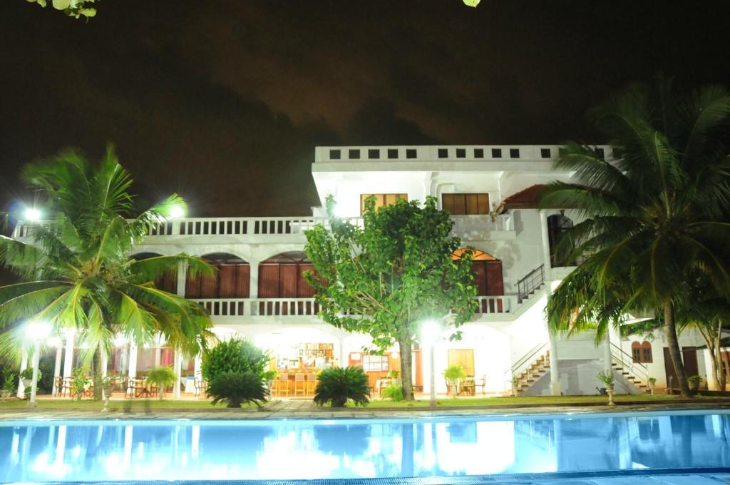 Hotel Lagoon Paradise Negombo Esterno foto