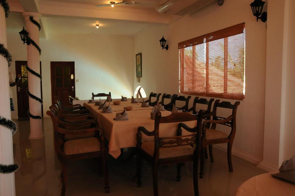 Hotel Lagoon Paradise Negombo Esterno foto