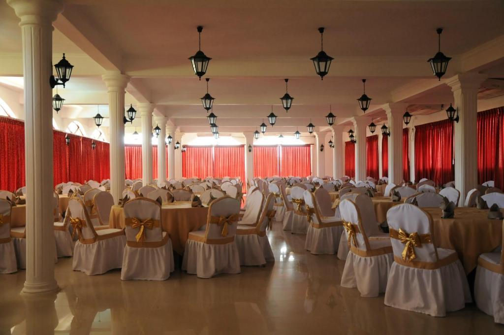 Hotel Lagoon Paradise Negombo Esterno foto