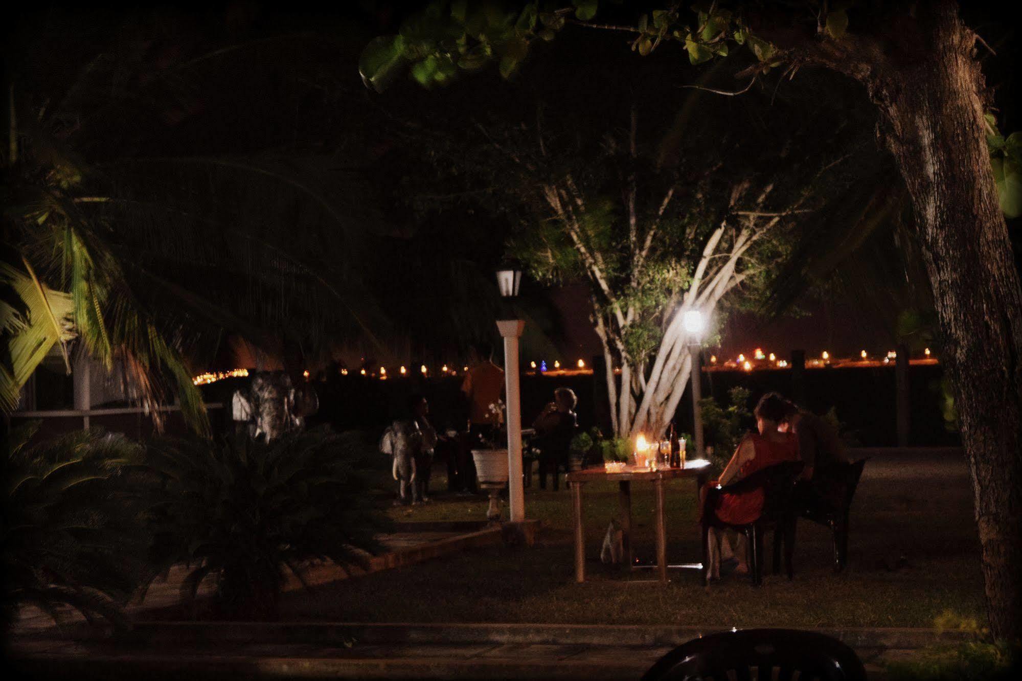 Hotel Lagoon Paradise Negombo Esterno foto