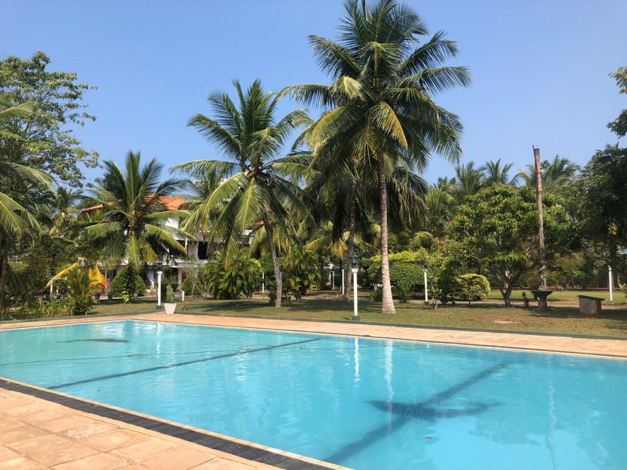 Hotel Lagoon Paradise Negombo Esterno foto