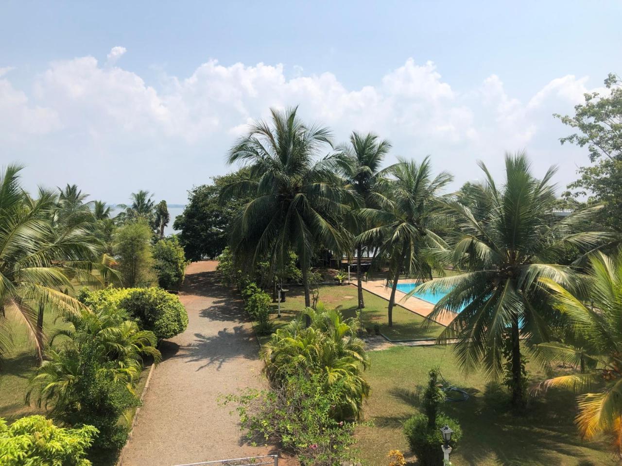 Hotel Lagoon Paradise Negombo Esterno foto